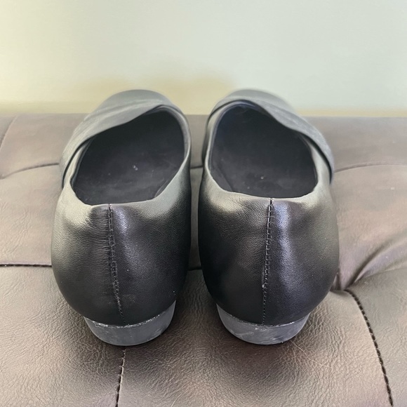 Clarks flats - Picture 3 of 7